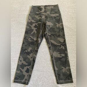 ZYIA Forest Camo Luxe Capri Leggings Size 0